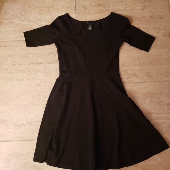 H&M Dresses & Skirts - Black H&M Skater Dress